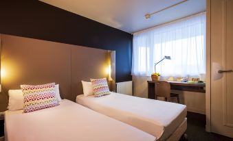 8. 캄파닐 호텔 &..