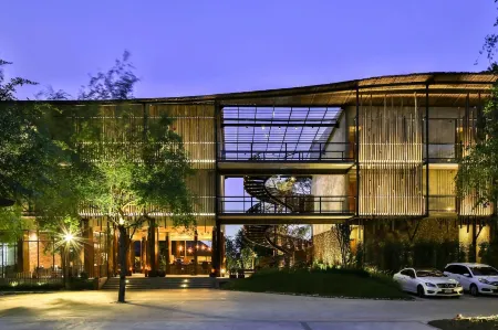 U Pattaya Отели рядом с достопримечательностью «Bang Saray Beach»