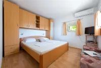 Apartments Kirigin Отели в г. Комолац