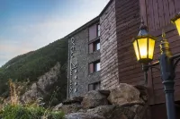 Hotel Roc Meler Hotels near Vall de Montaup