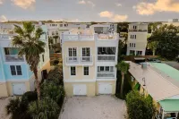 Sand Dune by AvantStay Vibrant 6 Br Bungalow w Entertainers Dream Roof Hotels near Isle of Palms Beach