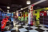Enzo Hotels Pont-A-Mousson by Kyriad Direct فنادق في Lesmenils