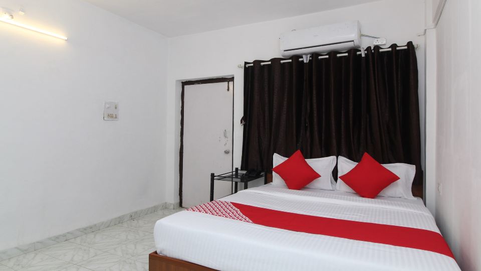 OYO 28656 Hotel Vijay Palace