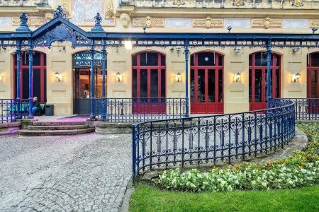 Noemys Neris Montlucon - Hotel Restaurant Отели в г. Вильбре