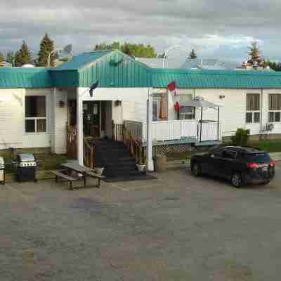 Chinook Inn Hotel Exterior