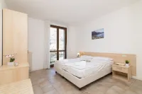 Budget Village Apartments - Porto Letizia - Parvekkeita