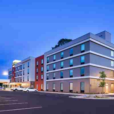 Home2 Suites by Hilton Portland Airport or Hotel Exterior