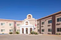 Quality Inn Alpine - Ramah Hewan Peliharaan