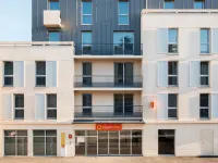 Aparthotel Adagio Access Poitiers Hotel dekat Parc des Expositions de Grand Poitiers