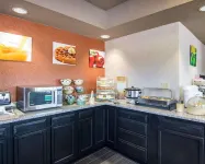 Quality Inn Near Parc Natchitoches - breakfast