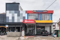 RedDoorz Syariah Near RS Mata Padang Các khách sạn ở West Padang