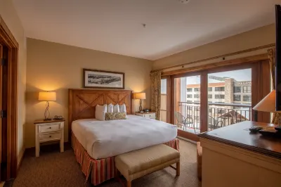 Updated 1 Bedroom in Mountaineer Square Condo - No Cleaning Fee! by RedAwning Hotels in 