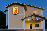 Super 8 by Wyndham Chattanooga Lookout Mountain TN Hotels near Rock City Gardens