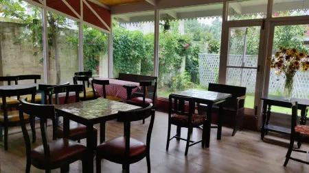 Mahatta Homestay Отели рядом с достопримечательностью «Индира Ганди Мемориал Тьюлип Гарден»