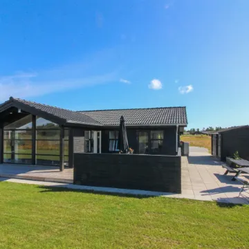 "Ariadne" - 900m from the Sea