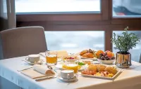 Hotel Condor - breakfast