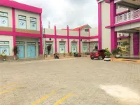 MS Hotel Pinrang Mitra RedDoorz Hotel dekat Menralo Beach & Resort
