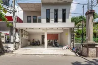 RedDoorz Near Kaza Mall Surabaya Các khách sạn ở Tambaksari