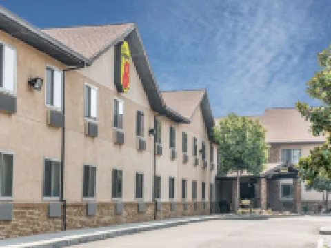 雷丁速8酒店 雷丁酒店