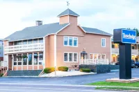 Travelodge by Wyndham South Burlington Hotels in 