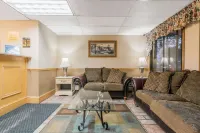 Super 8 by Wyndham Brooklyn Center/Mpls Hotels in Fridley