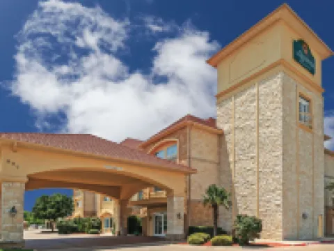 La Quinta Inn & Suites by Wyndham Granbury Hotels in Hood County