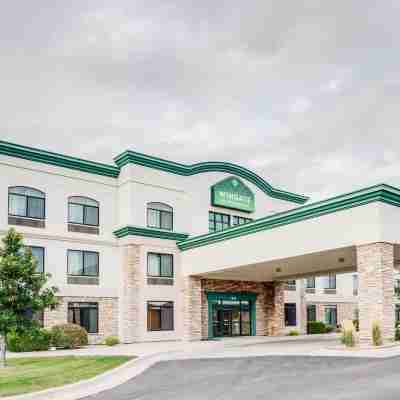 Wingate by Wyndham Gillette Hotel Exterior