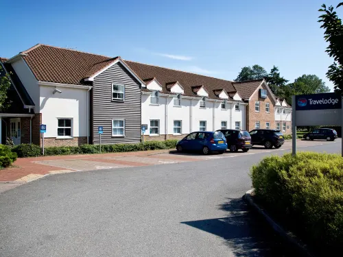 Travelodge Arundel Fontwell - parking