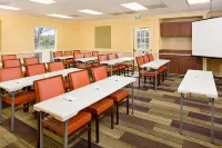 Hyatt House Belmont Redwood Shores - parking