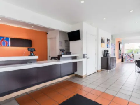 Motel 6-Long Beach, CA - International City ロングビーチのホテル