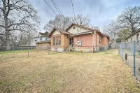 Texarkana Pet-Friendly Pad w/ Fenced Backyard Hotels in der Nähe von Arkansas Convention Center