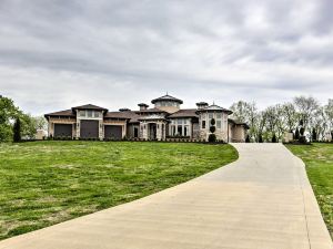 Huge Lebanon Estate w/ Resort-Style Amenities