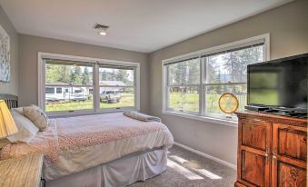 All-Seasons Chewelah Home: Fish, Golf & Ski!