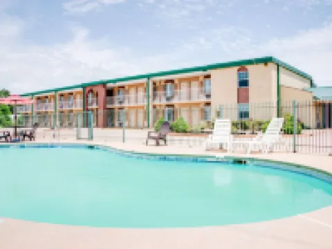 Days Inn by Wyndham Monett Hotels in Monett