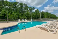 Super 8 by Wyndham Diberville Biloxi Area - piscina