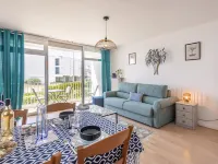 Les Trois Iles - balcony
