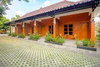 Omah Tentrem Syariah Guest House Hotellit kohteessa Condongcatur