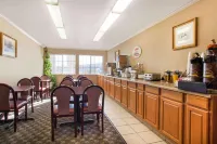 Super 8 by Wyndham Defiance Hotels in Defiance