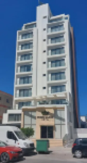 Crown Salamis Suites Hotel a 