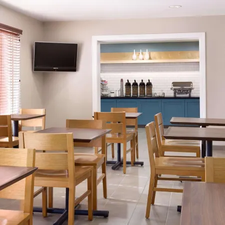 Country Inn & Suites by Radisson, Fresno North, CA