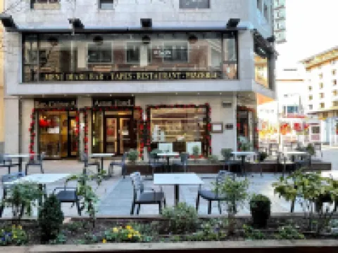 阿斯頓飯店 聖埃斯特維教堂附近的飯店