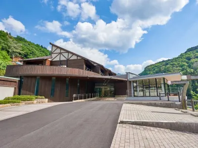 穴吹藍色別墅飯店 JR穴吹站附近的飯店