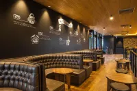 나이트캡 앳 더 치키 스콰이어