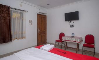 RedDoorz at H&W Hotel Solo