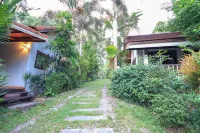 Loy Chalet Resort - Parking
