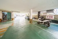 Gumi Road Hotel - parking
