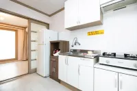 Samcheok Yongjeong Pension - 膳食民宿