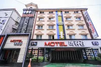 Yeungnam University Buckingham Hotels near Yeungnam University