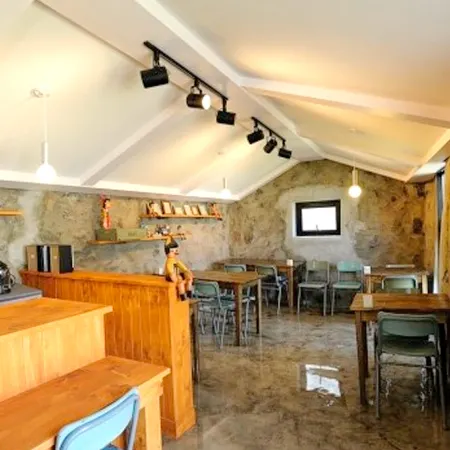Lucidbonbon - Hostel