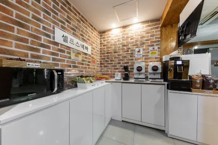 Cheonan(Ssangyongdong) Cafe Hotel Отели в г. Чхонан